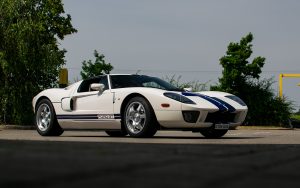 white ford gt with blue stripe