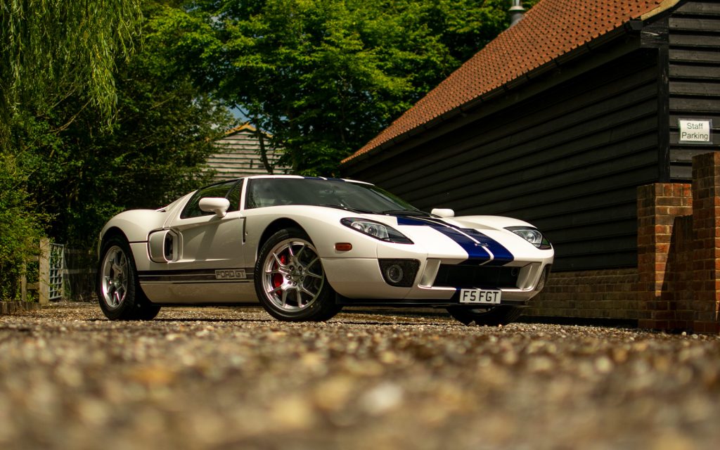 white ford gt